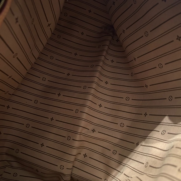 LV PURSE EXCEPTIONAL CONDITION - Picture 12 of 15